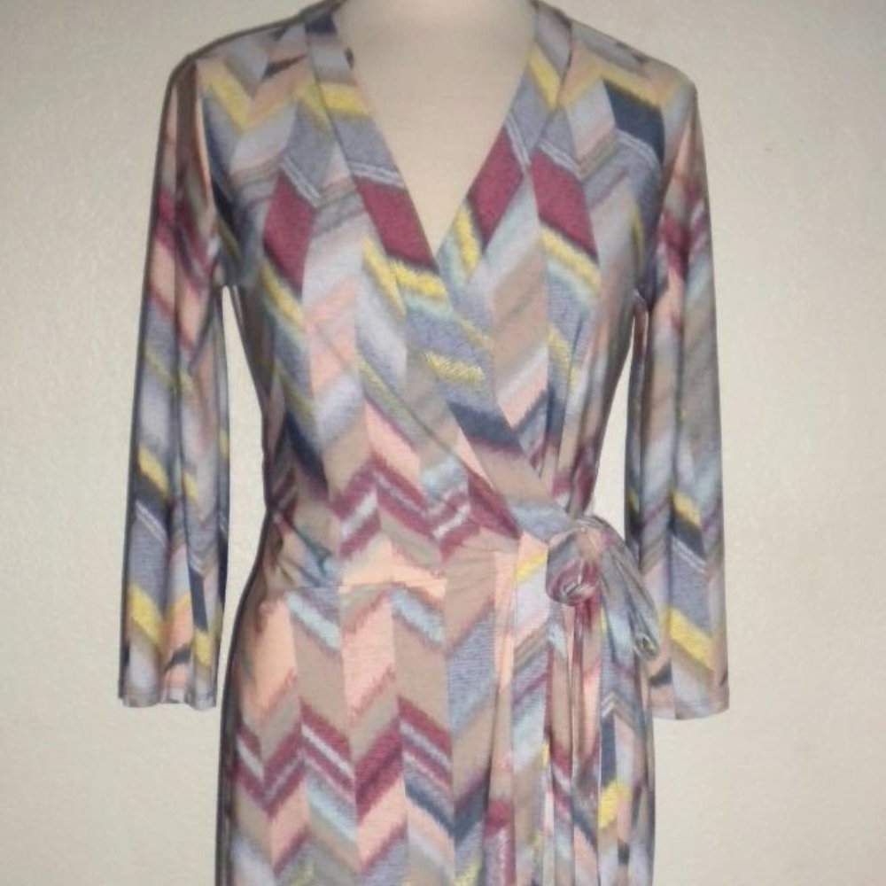 BCBG MAX AZRIA MS SIZE SMALL MULTI-COLOR "ADELE" 3/4 SLEEVE FASHION WRAP DRESS